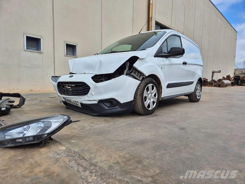Ford Courier Vehículos de caha cerrada