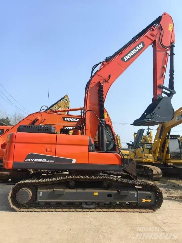 Doosan DX 225 Excavadoras sobre orugas