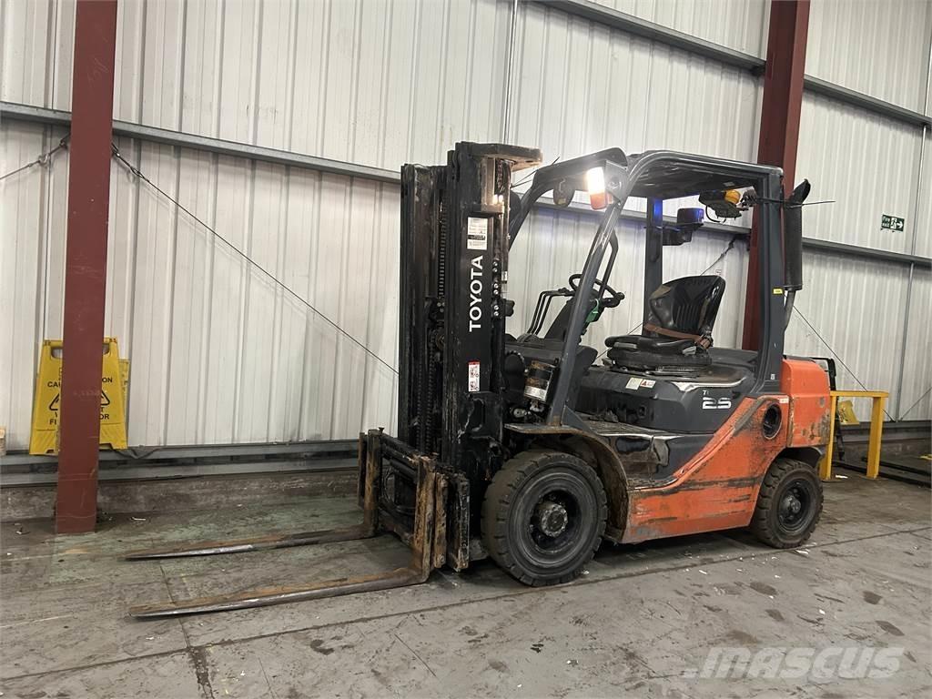 Toyota 02-8FDF25 Camiones diesel