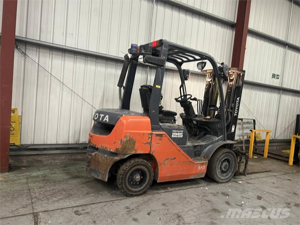 Toyota 02-8FDF25 Camiones diesel