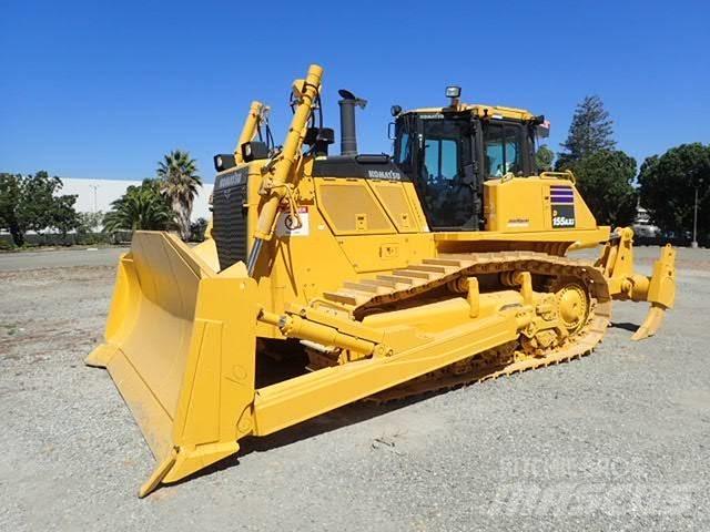 Komatsu D155AXi-8 Buldozer sobre oruga