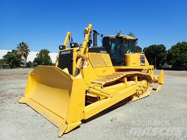 Komatsu D155AXi-8 Buldozer sobre oruga