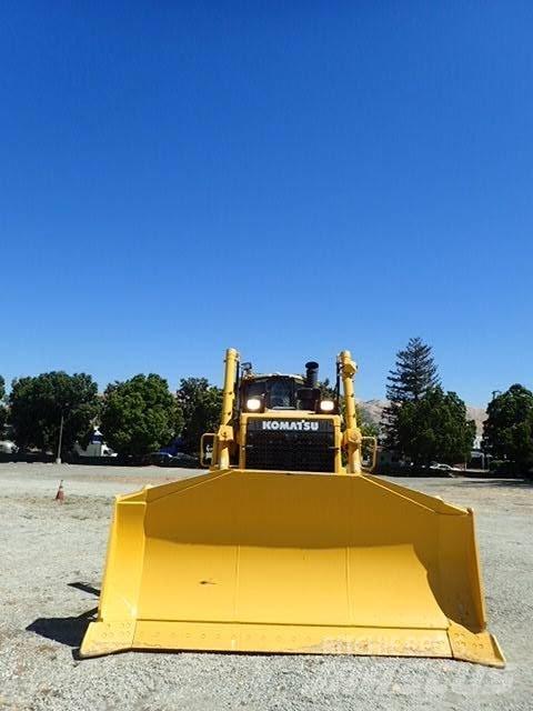 Komatsu D155AXi-8 Buldozer sobre oruga