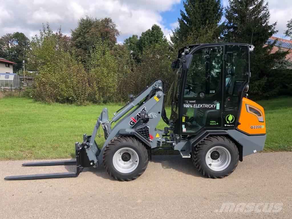 GiANT G 2200 E Cargadoras multifunción