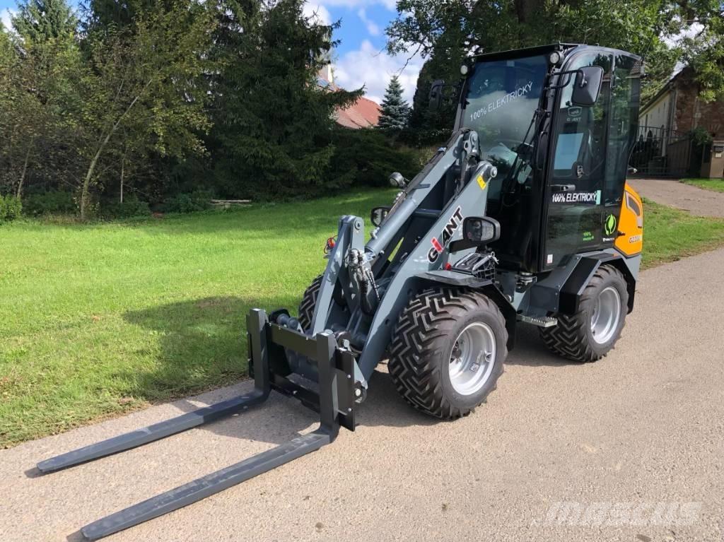 GiANT G 2200 E Cargadoras multifunción