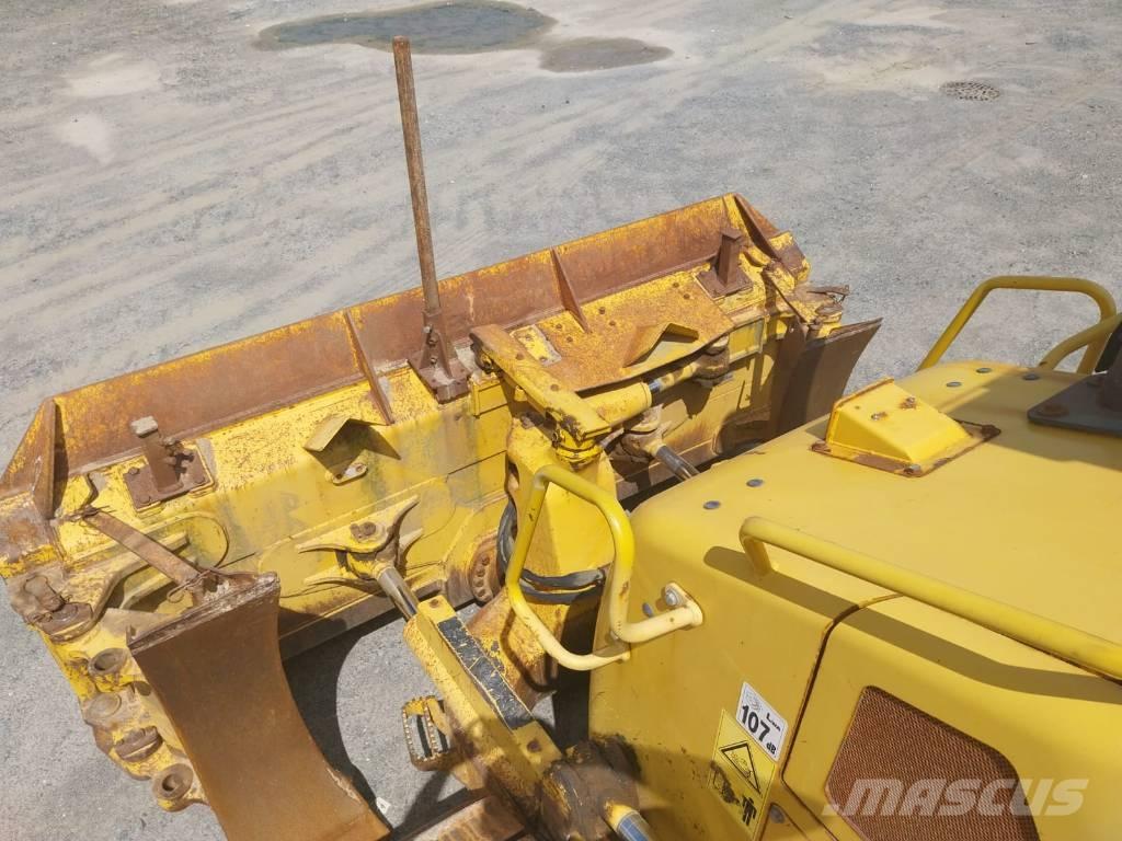 Komatsu D61PX-23 Buldozer sobre oruga