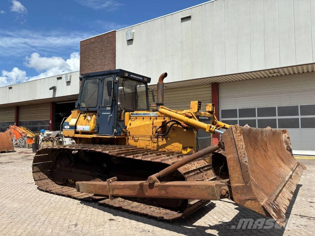 Komatsu D65PX-8 Buldozer sobre oruga