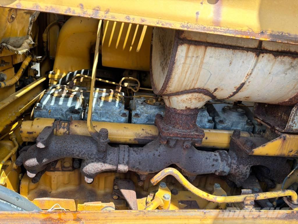 Komatsu D65PX-8 Buldozer sobre oruga