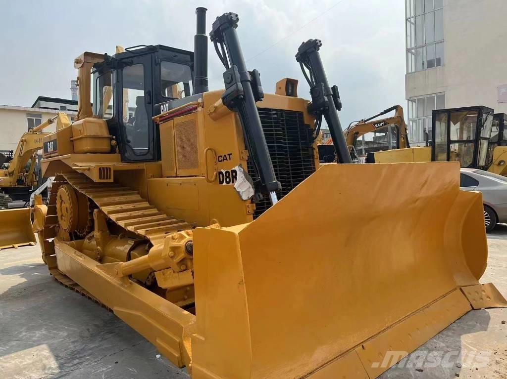 CAT D8R Buldozer sobre oruga