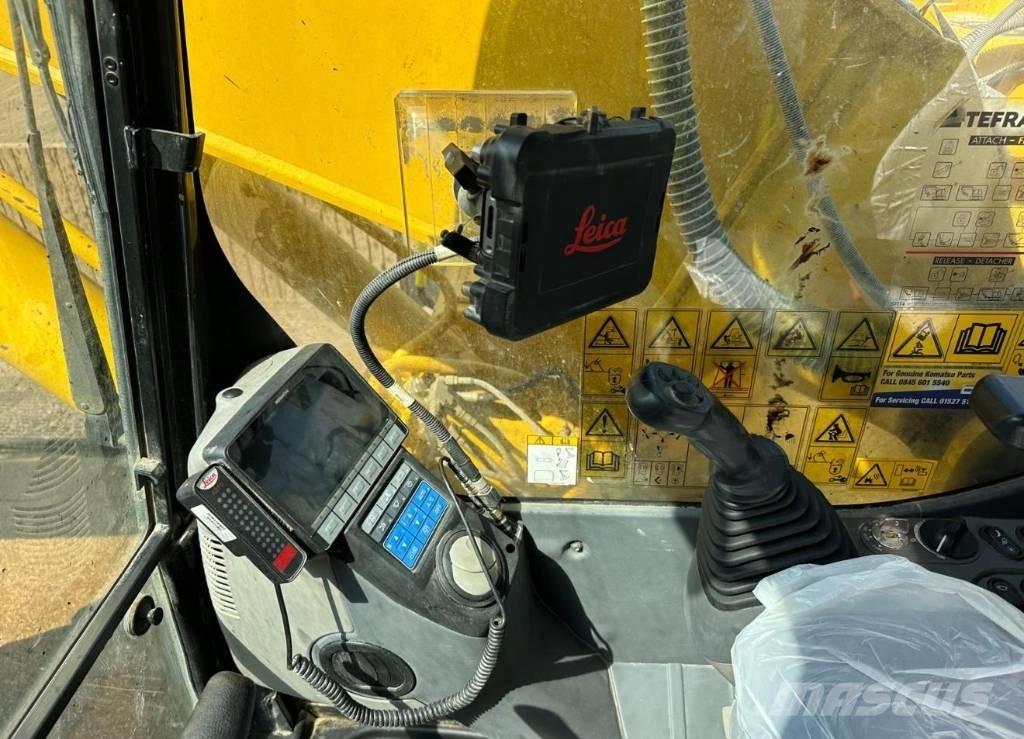 Komatsu HB 215LC-3 Excavadoras sobre orugas