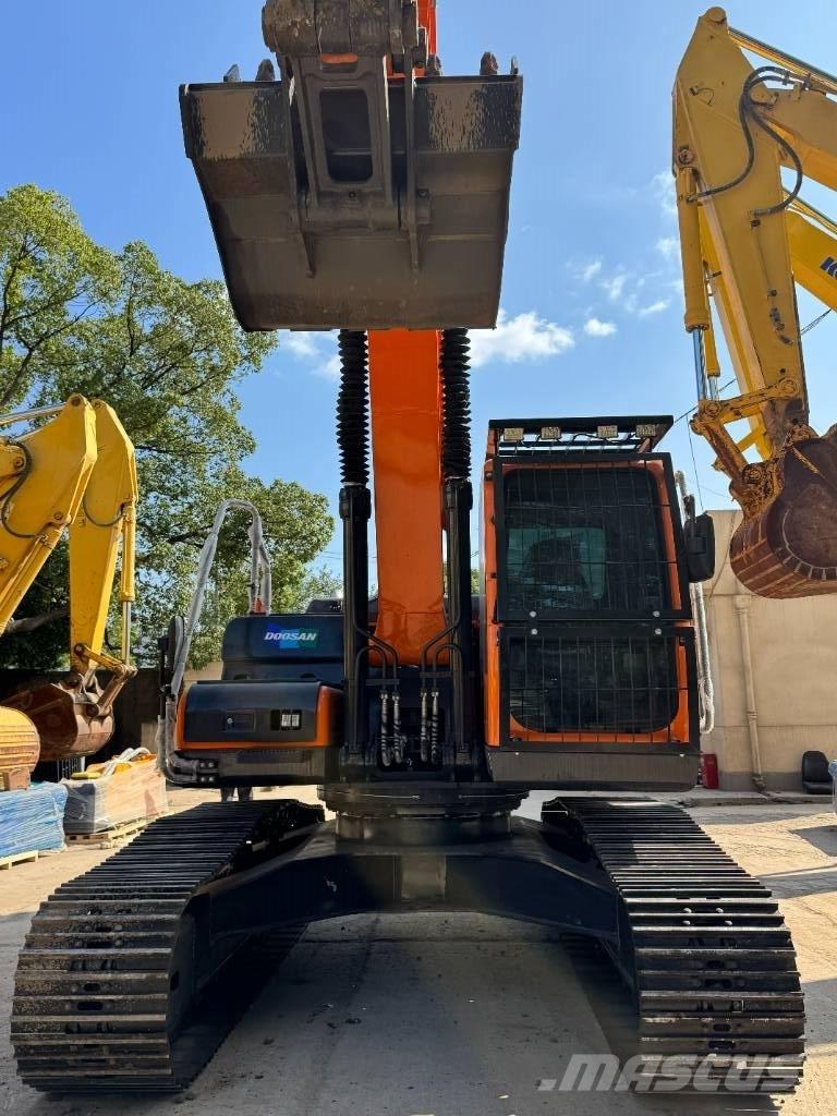 Doosan DX 225 Excavadoras sobre orugas