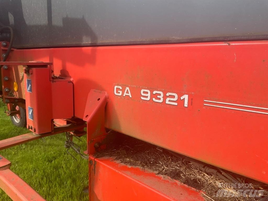 Kuhn Ga 9321 Rastrilladoras y rastrilladoras giratorias