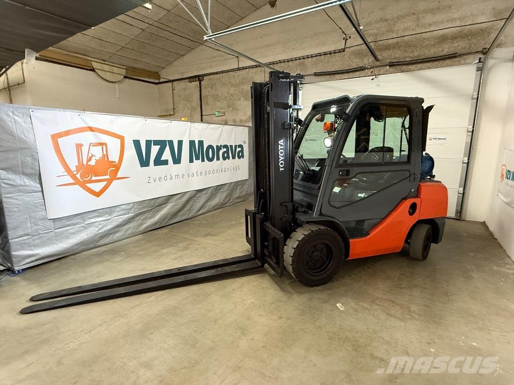 Toyota 02-8 FGJF 35 Camiones LPG