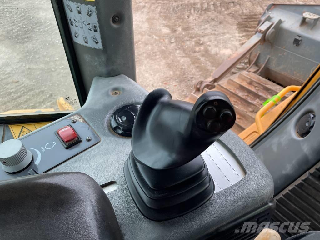 Liebherr PR 746 Buldozer sobre oruga