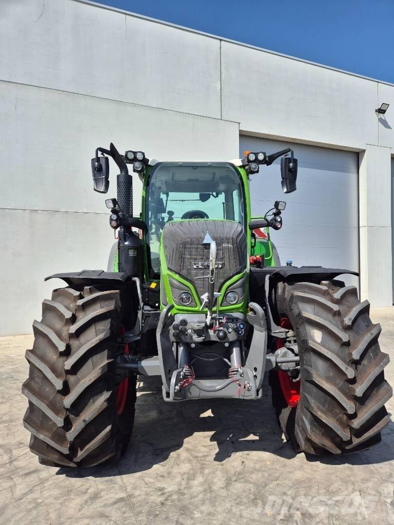 Fendt 718 Vario Tractores