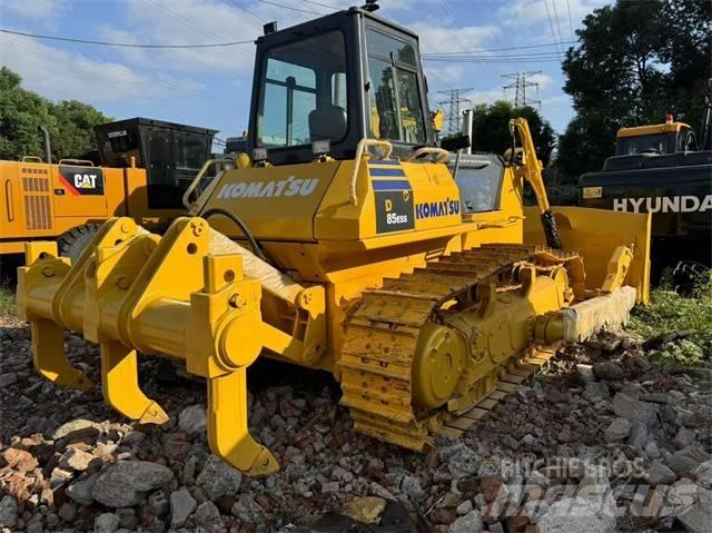 Komatsu D 85 Buldozer sobre oruga