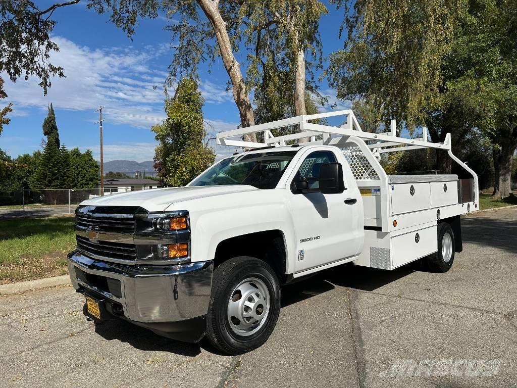 Chevrolet 3500 HD Caja abierta/laterales abatibles