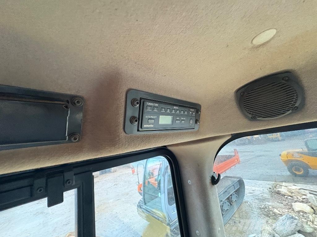 Komatsu D65PX-18 Buldozer sobre oruga