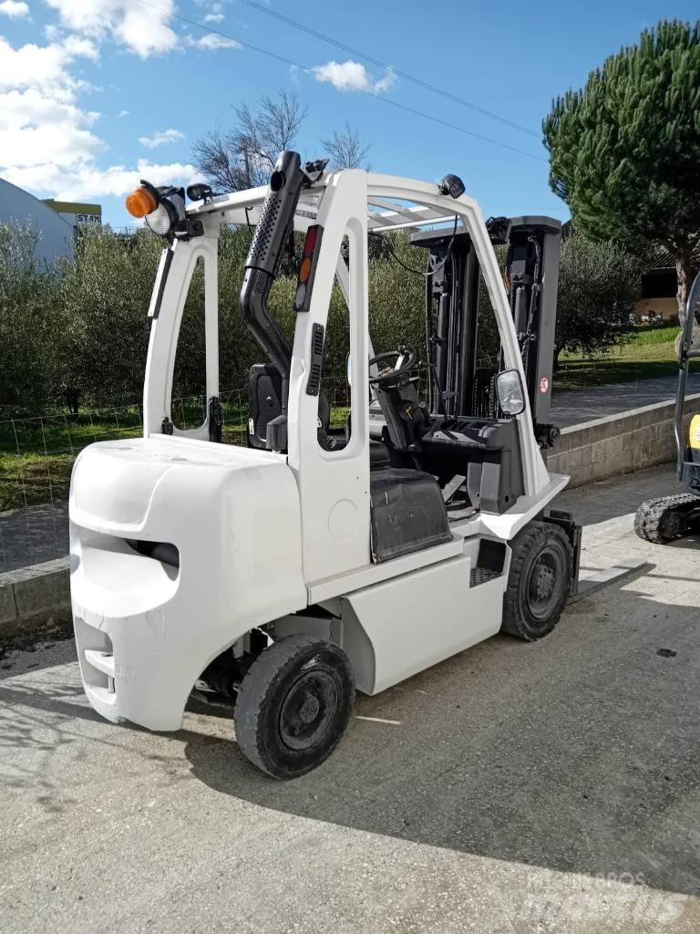 UniCarriers DX 25 Camiones diesel