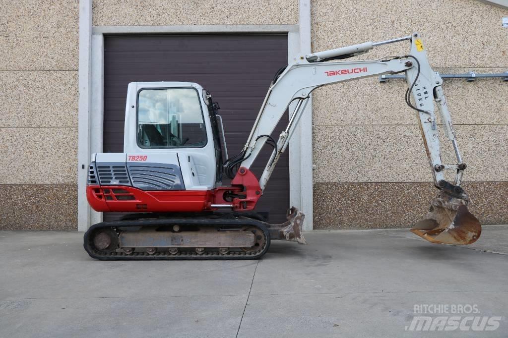 Takeuchi TB 250 Miniexcavadoras