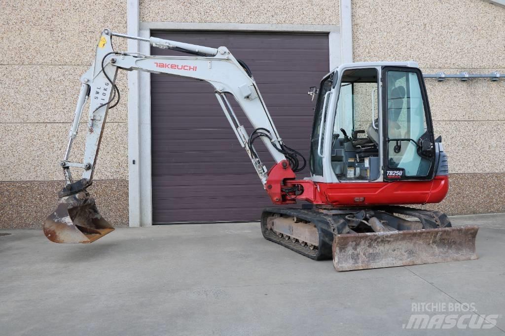 Takeuchi TB 250 Miniexcavadoras