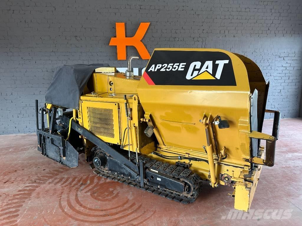 CAT AP 255 E Asfaltadoras