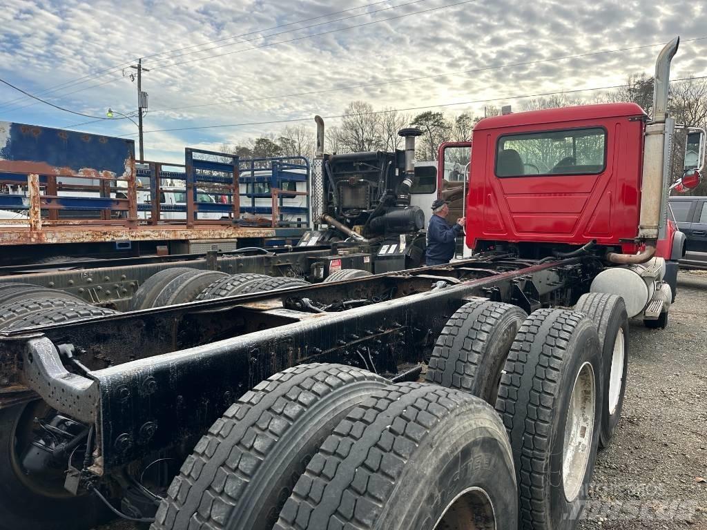 Mack CV 713 Camiones desmontables