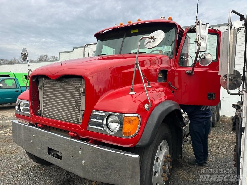 Mack CV 713 Camiones desmontables