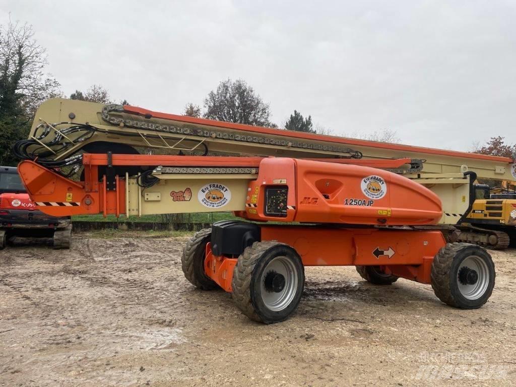 JLG 1250 AJP Plataformas con brazo de elevación manual