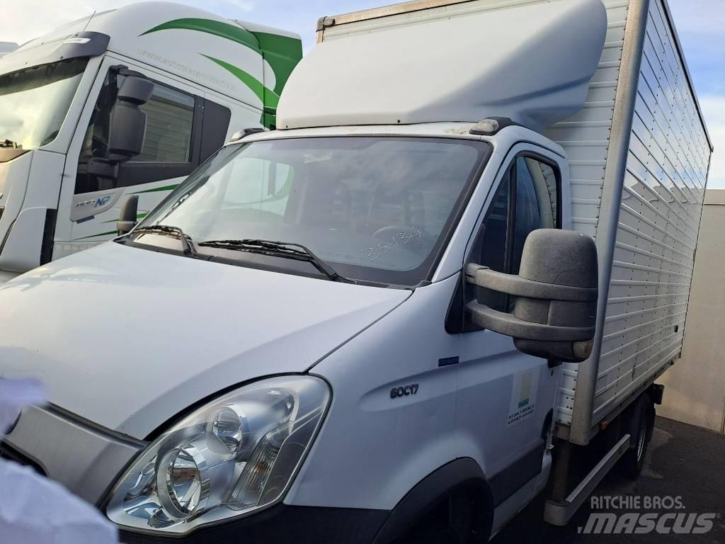 Iveco DAILY 60C17 Camiones con caja de remolque