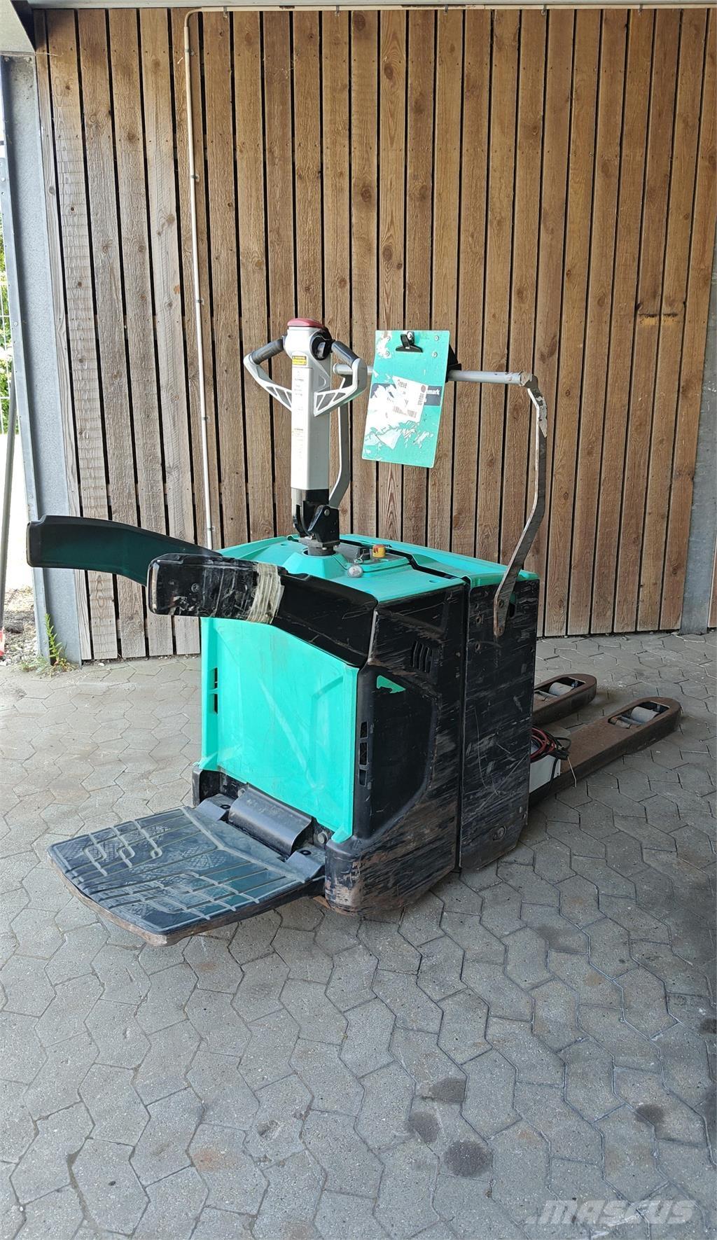 Mitsubishi PBV20N2 Camión con plataforma