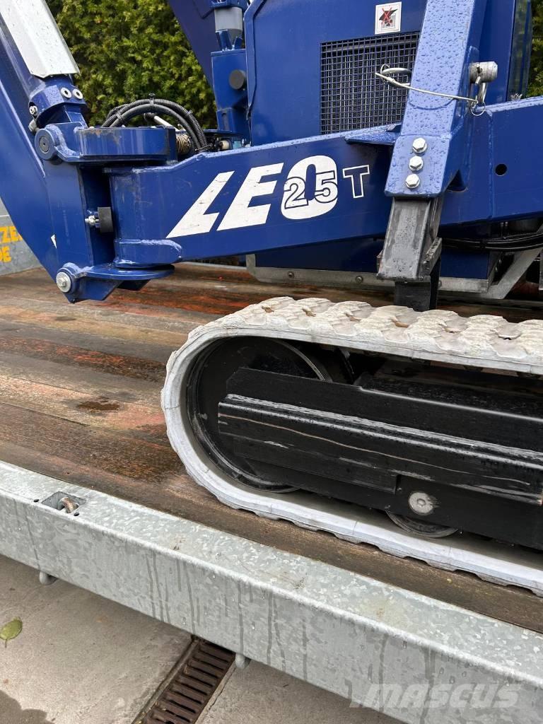 Teupen Leo 25T Plataformas con brazo de elevación telescópico