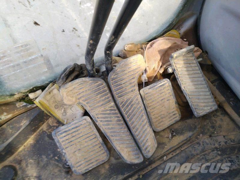 New Holland E 215 Excavadoras sobre orugas