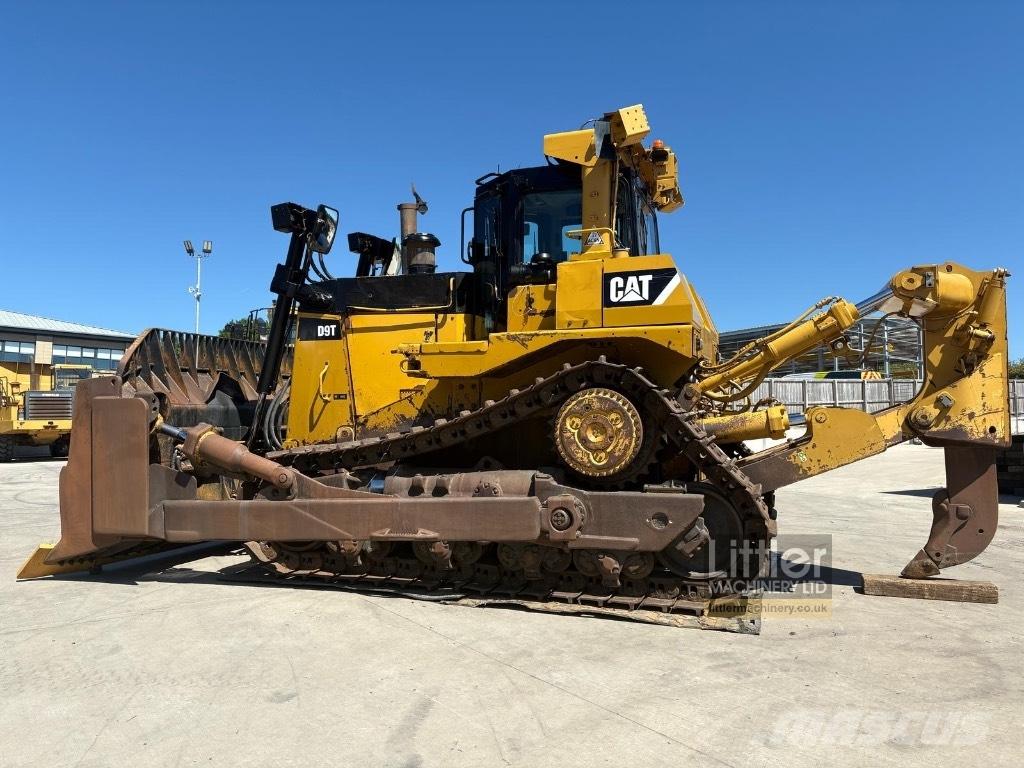 CAT D 9 T Buldozer sobre oruga