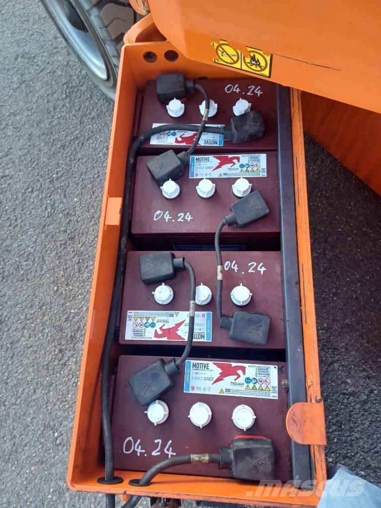 JLG E 300 AJP Plataformas con brazo de elevación manual