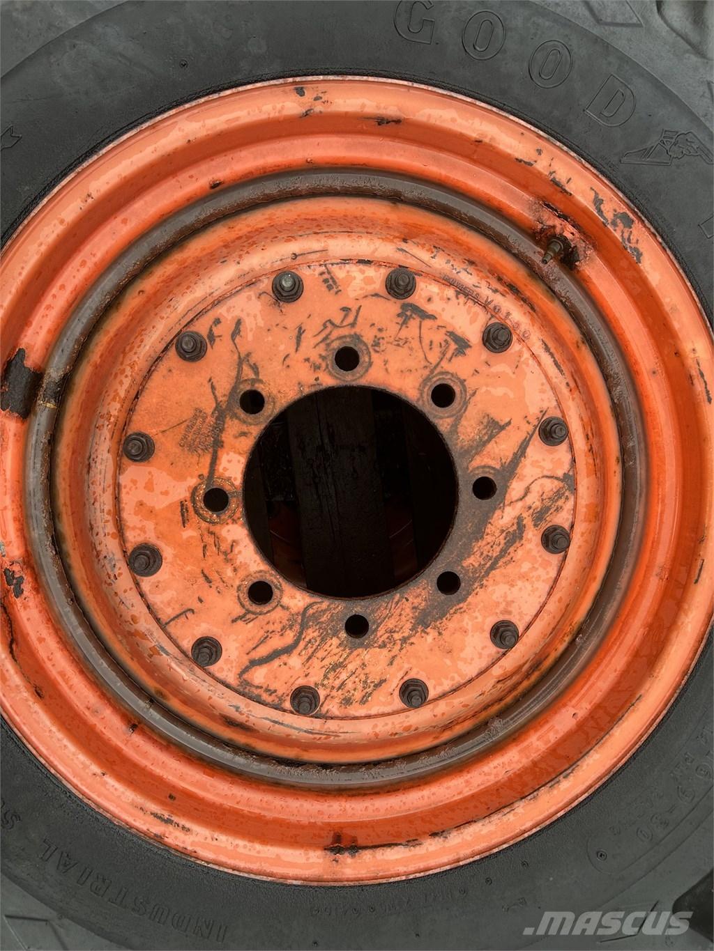 Goodyear 16,9-30 Ruedas