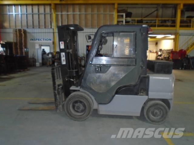 Nissan MYG1F2A30V Plataformas con brazo de elevación telescópico