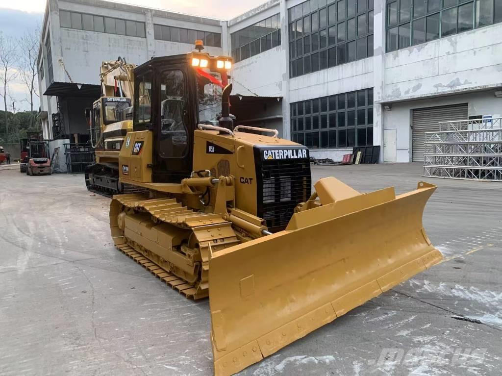 CAT D 5 K Buldozer sobre oruga