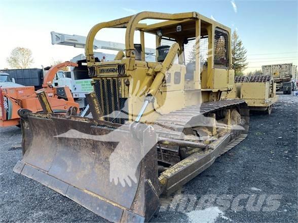 Komatsu D65E-6 Buldozer sobre oruga