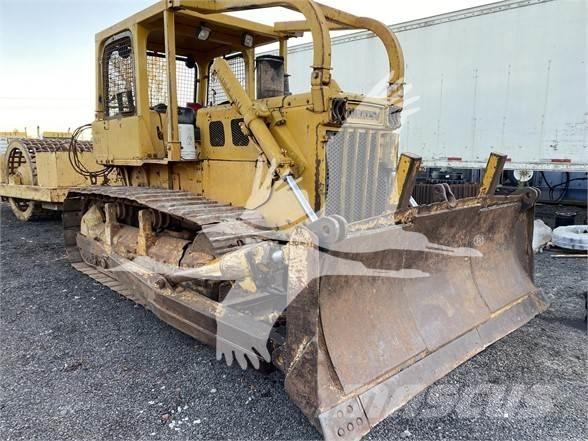 Komatsu D65E-6 Buldozer sobre oruga