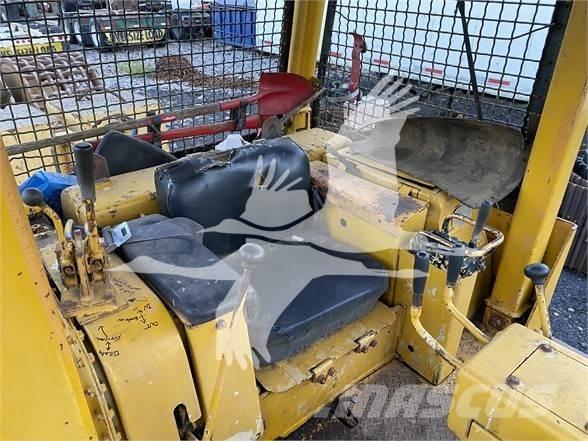 Komatsu D65E-6 Buldozer sobre oruga