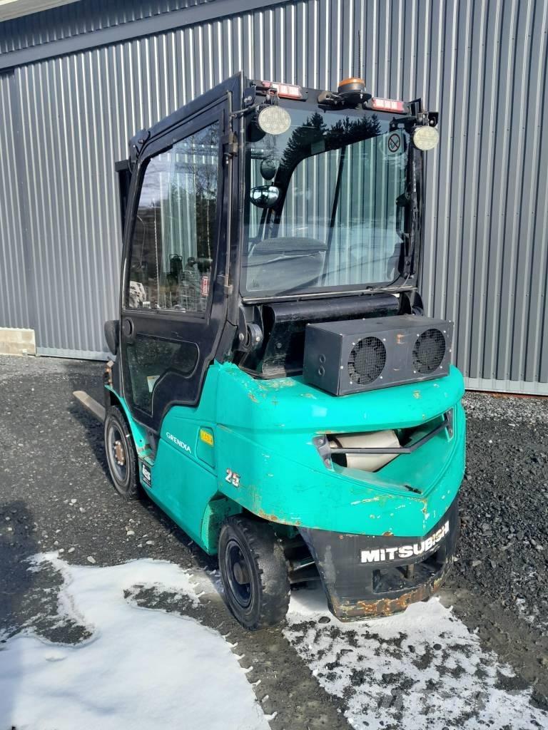 Mitsubishi FD 25 N Camiones diesel