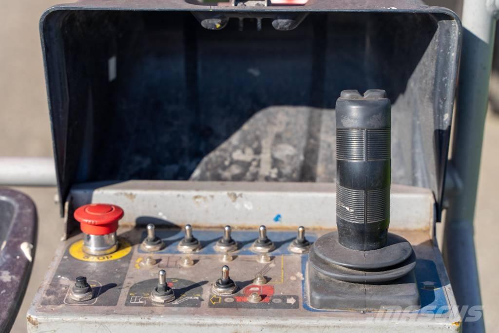 Manitou AETJ 150 Plataformas con brazo de elevación manual