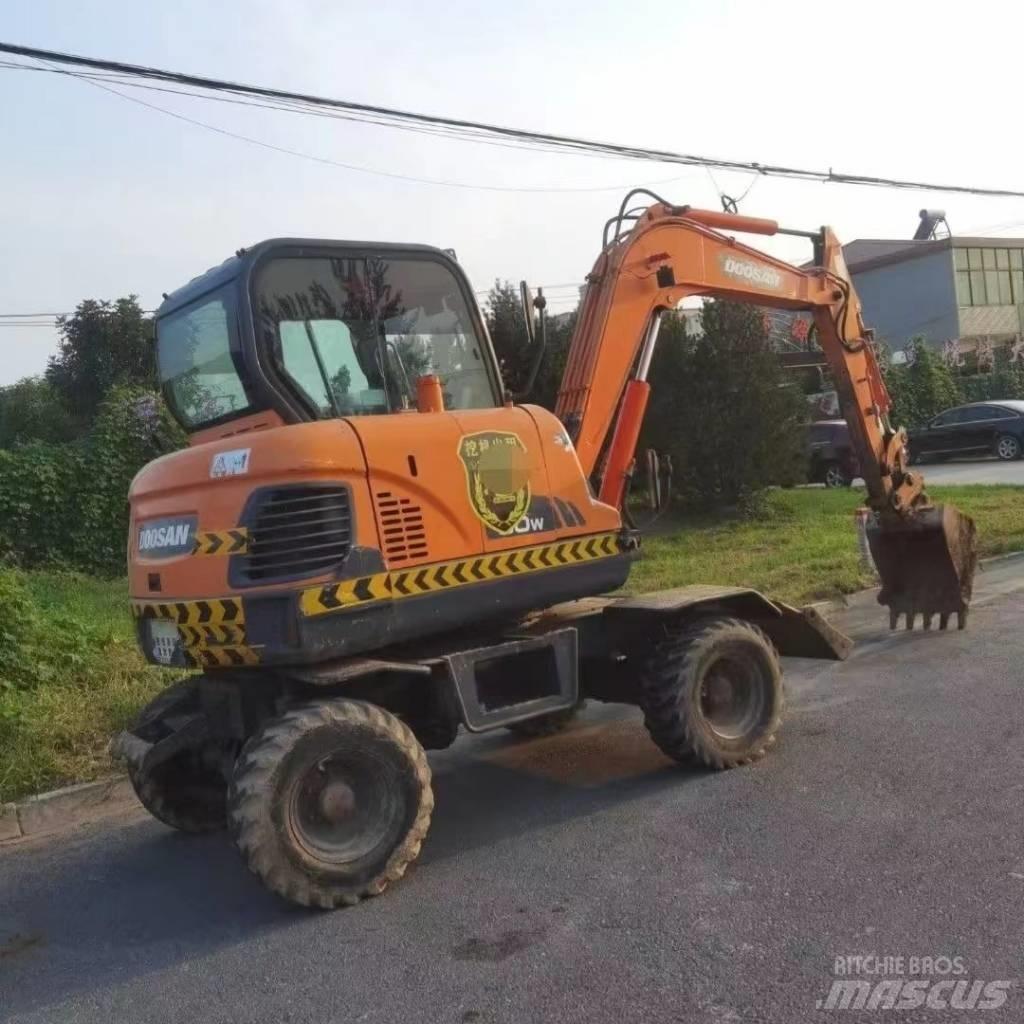 Doosan DX60W Excavadoras de ruedas