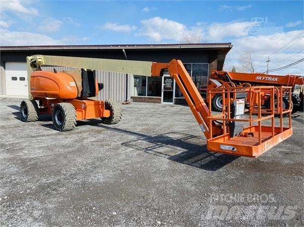 JLG 800 AJ Plataformas con brazo de elevación manual