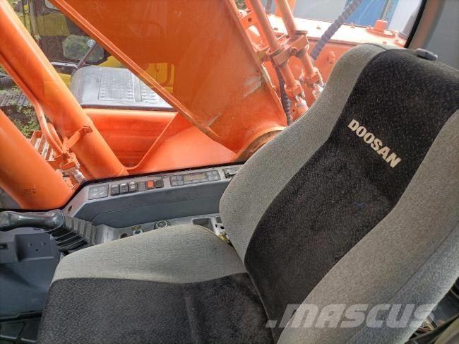 Doosan DX 300 Excavadoras sobre orugas