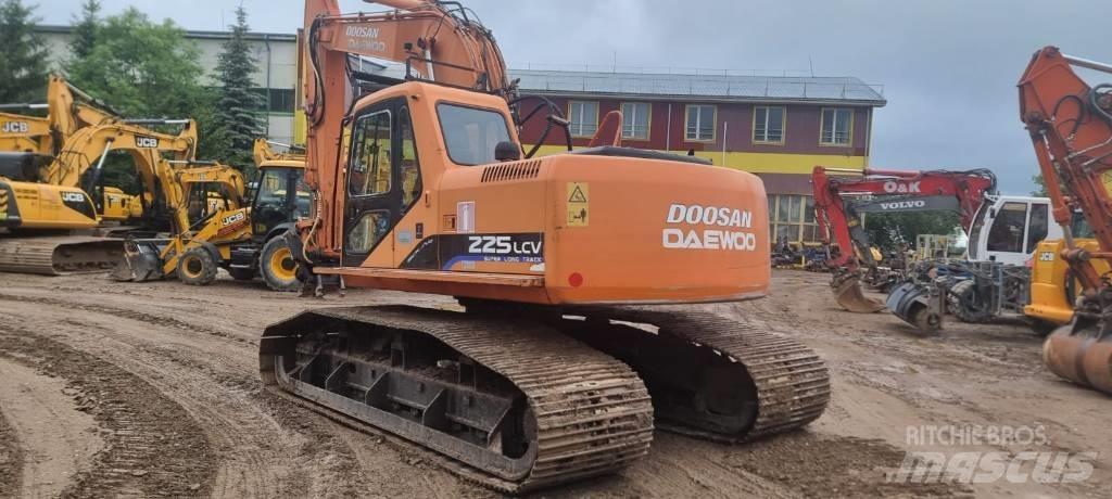 Daewoo Doosan 225 Excavadoras sobre orugas