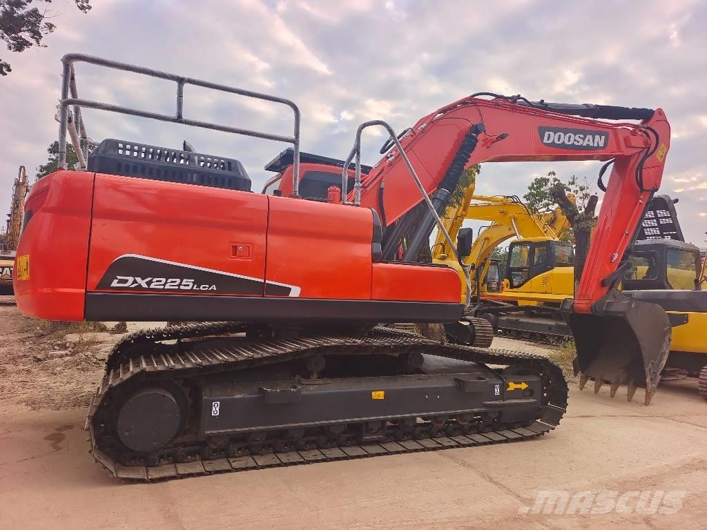 Doosan DX 225 Excavadoras sobre orugas