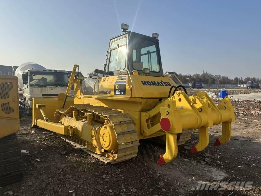 Komatsu D 85 E Buldozer sobre oruga