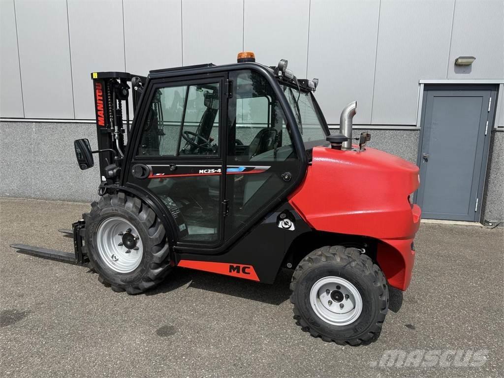 Manitou MC25-4 Montacargas todo terreno